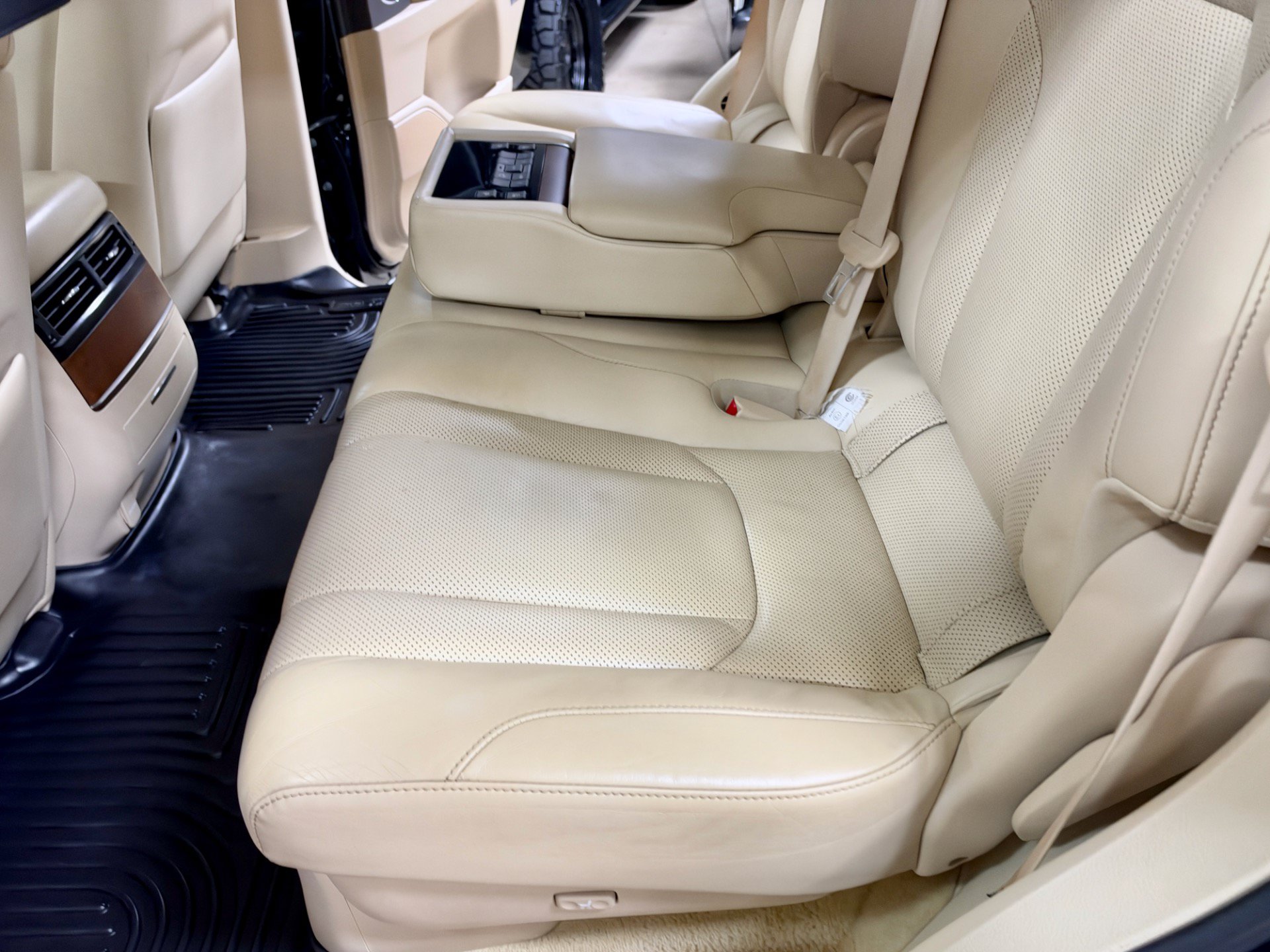 Used 2017 Lexus LX 570 4WD w/ Luxury Package image 24
