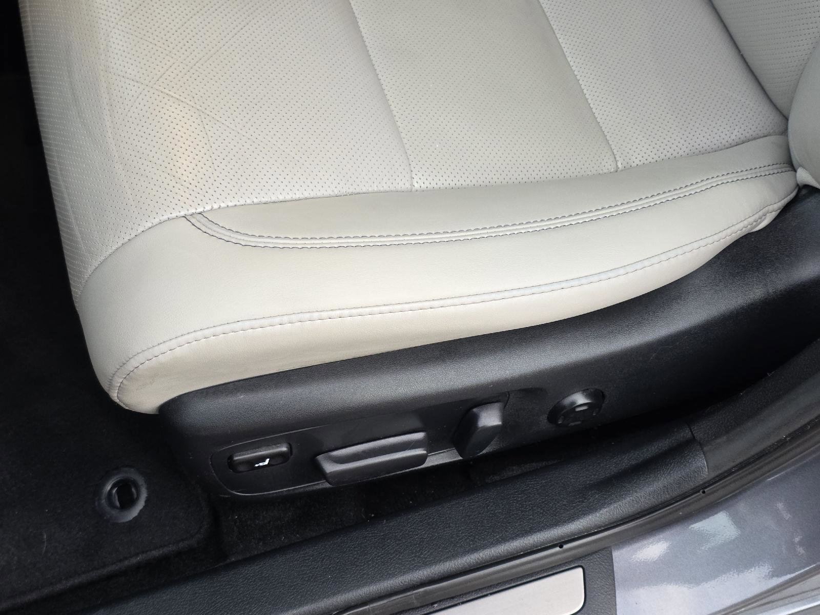 Used 2018 Toyota Avalon Limited image 42