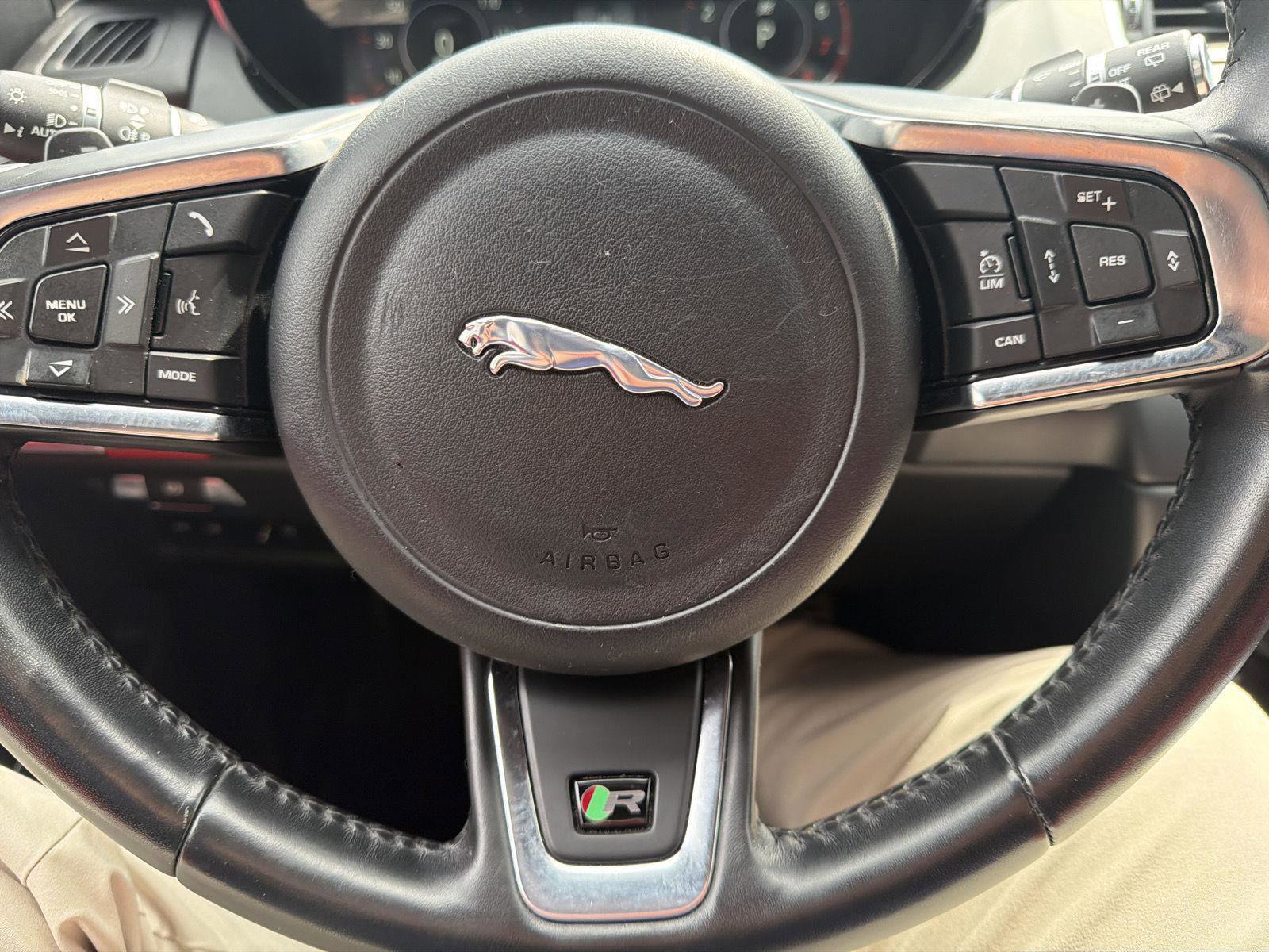 Used 2018 Jaguar E-PACE R-Dynamic SE AWD/4WD image 18