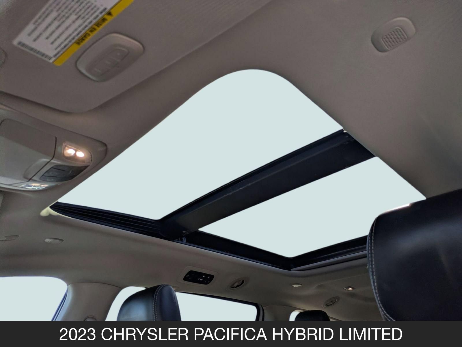 Used 2023 Chrysler Pacifica Limited image 21