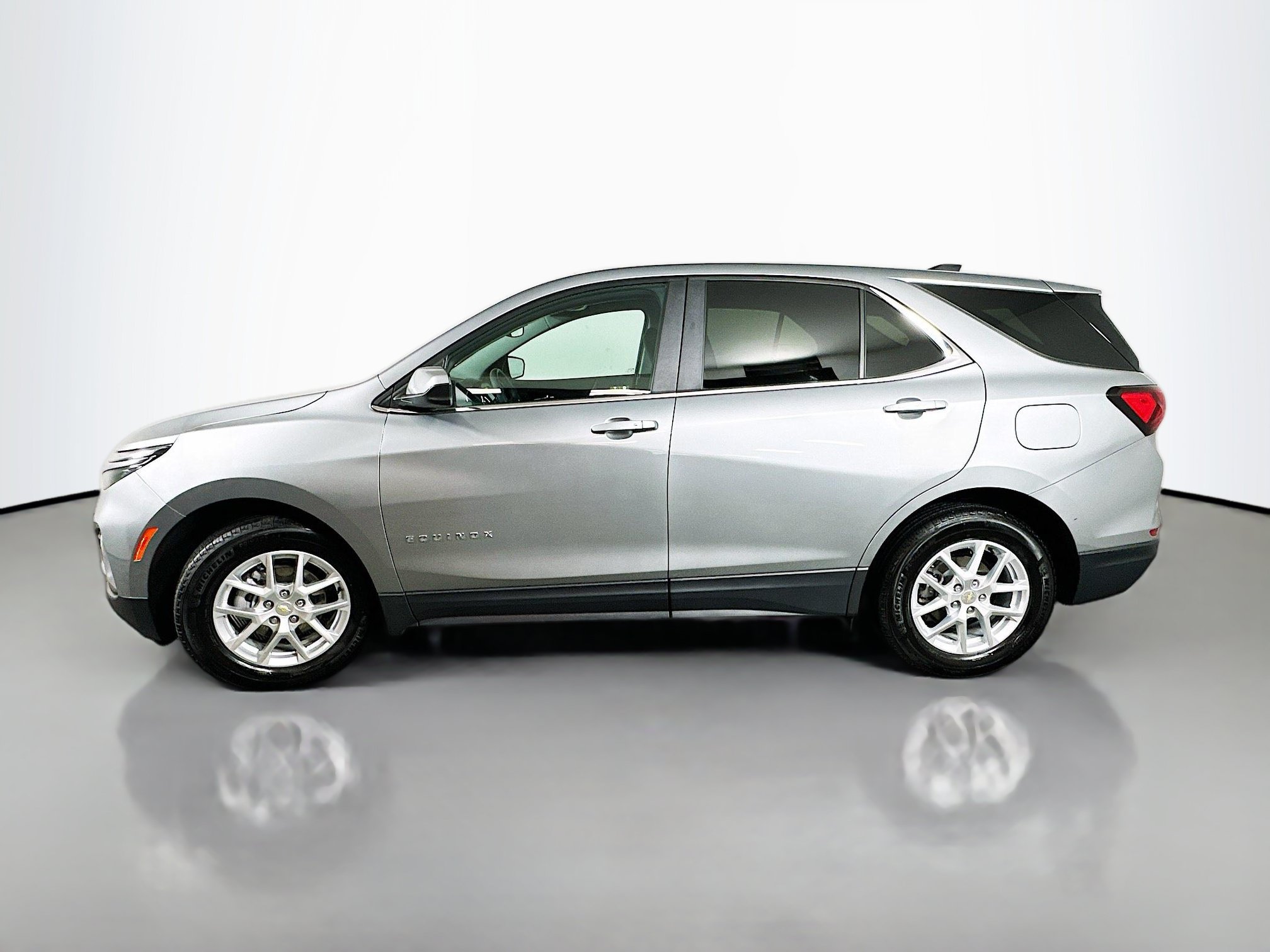 Used 2024 Chevrolet Equinox LT w/ LPO, Floor Liner Package FWD image 4