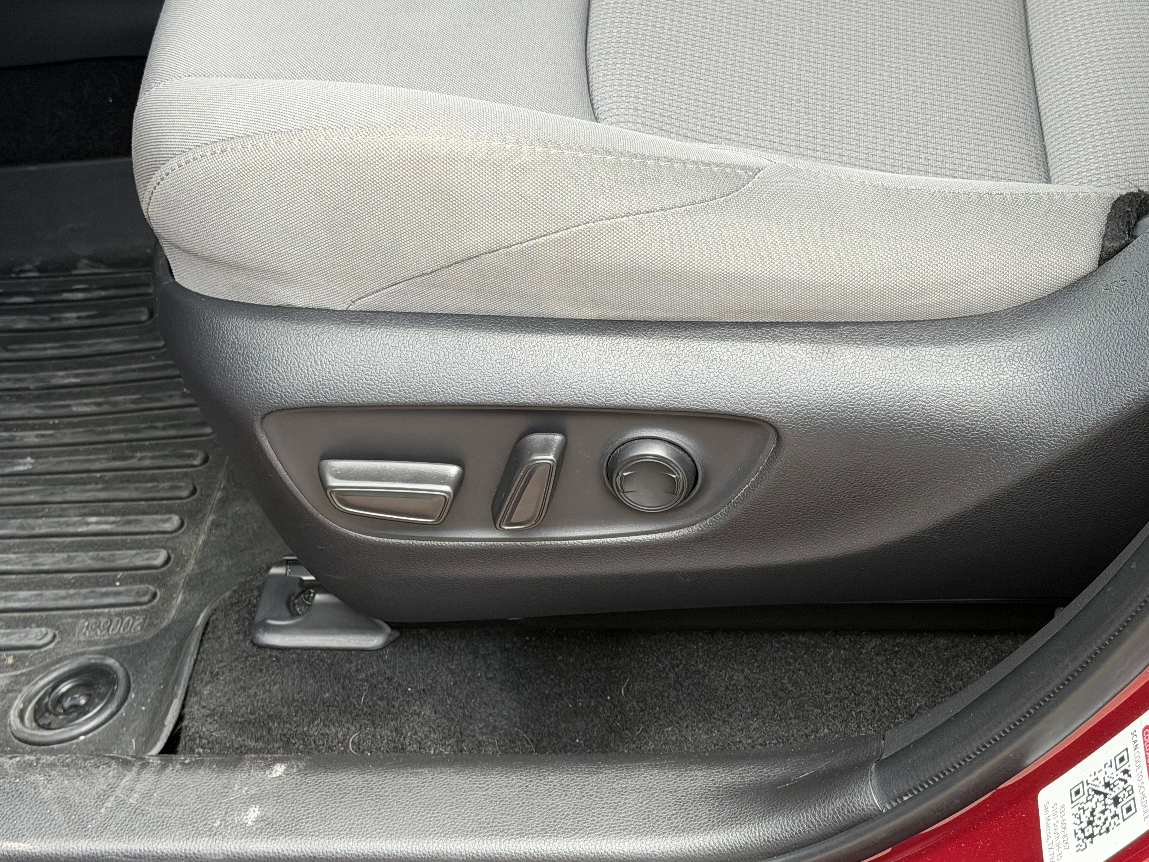 Used 2021 Toyota Venza LE AWD/4WD image 15