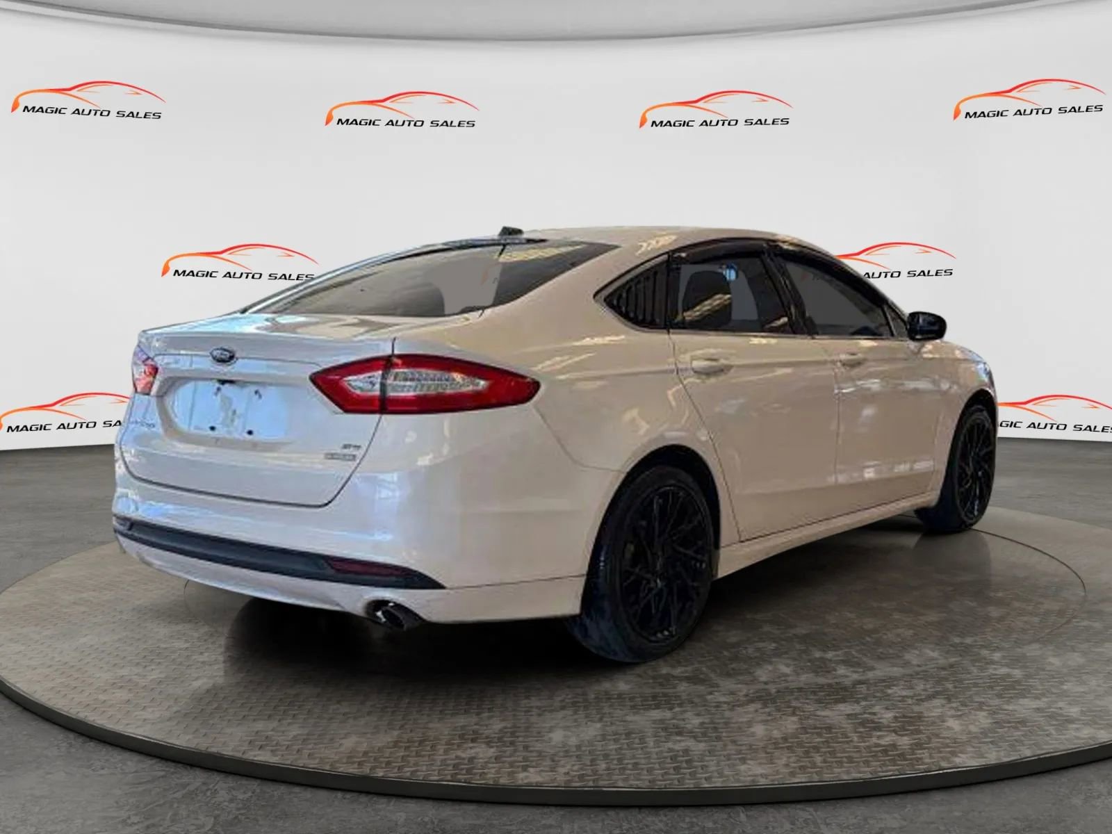 Used 2016 Ford Fusion SE w/ Equipment Group 202A image 6