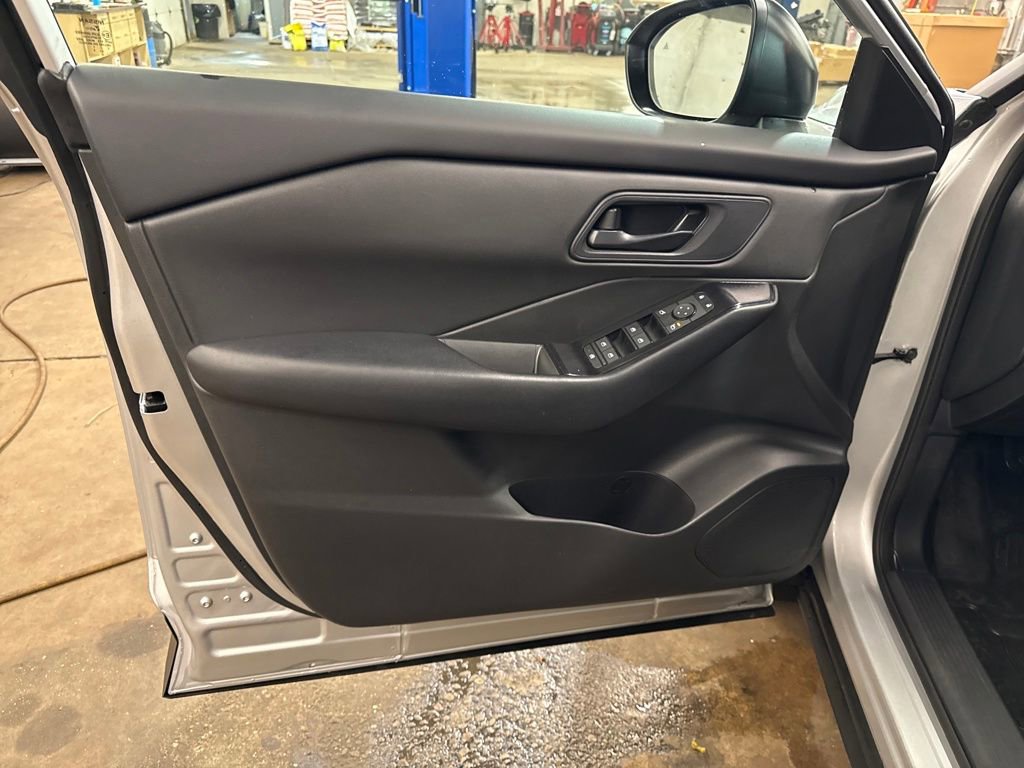 Certified 2024 Nissan Rogue S image 38