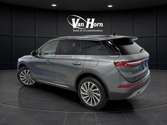 Used 2025 Lincoln Corsair Reserve image 3