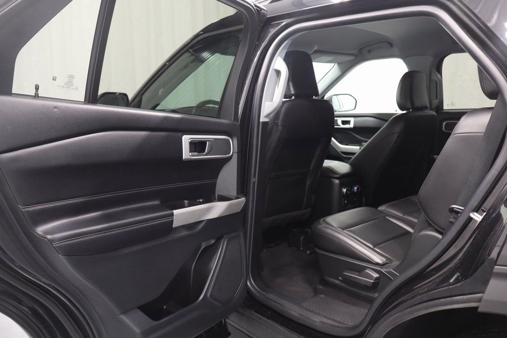 Used 2022 Ford Explorer XLT w/ Equipment Group 202A image 12