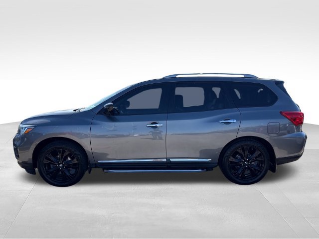 Used 2017 Nissan Pathfinder Platinum w/ Family Entertainment Package AWD/4WD image 2