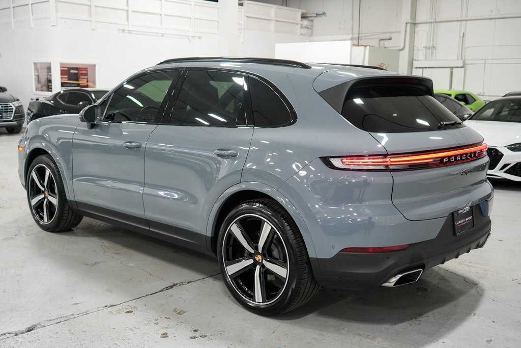 Used 2024 Porsche Cayenne image 3