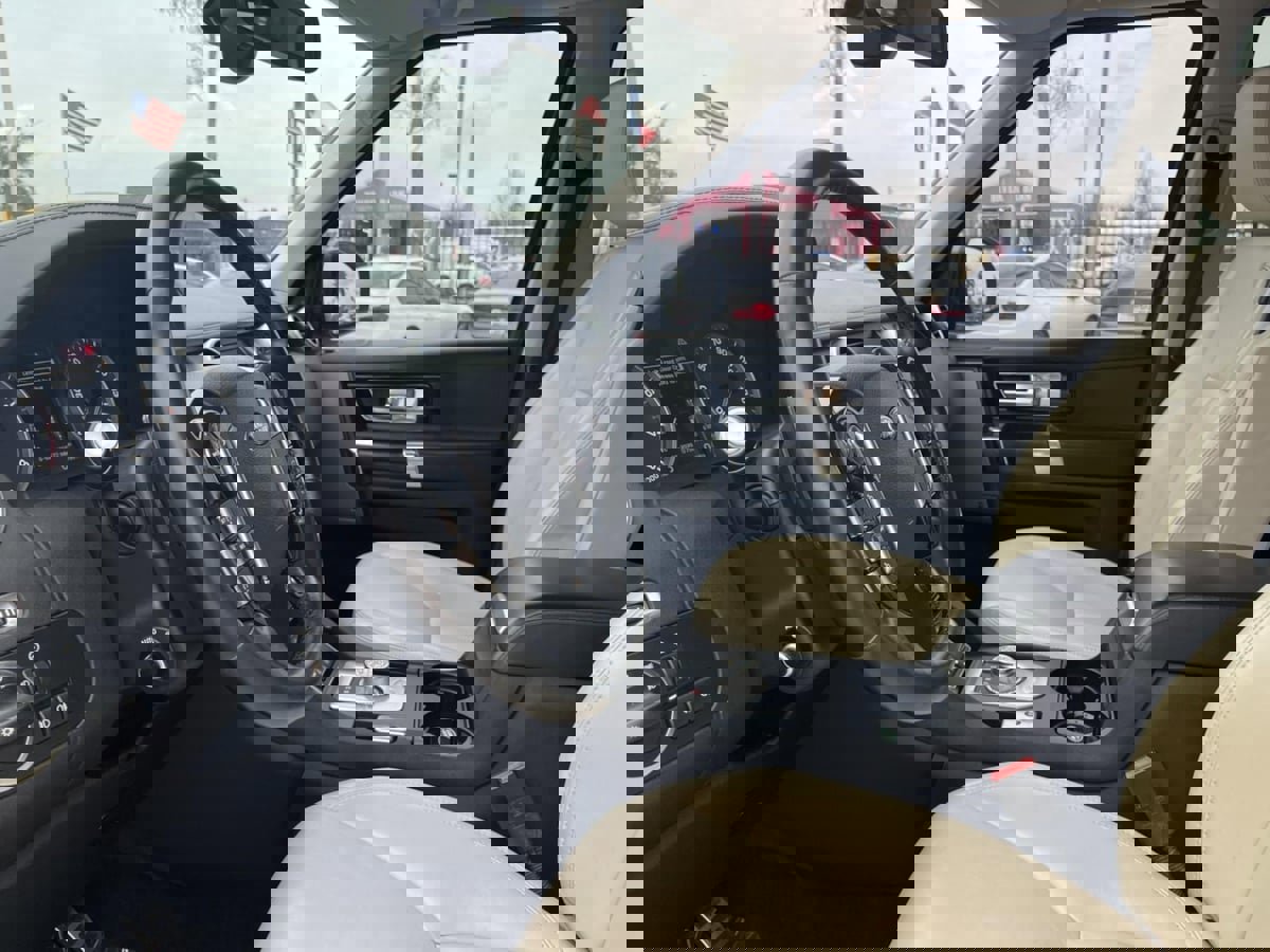 Used 2015 Land Rover LR4 HSE LUX image 26