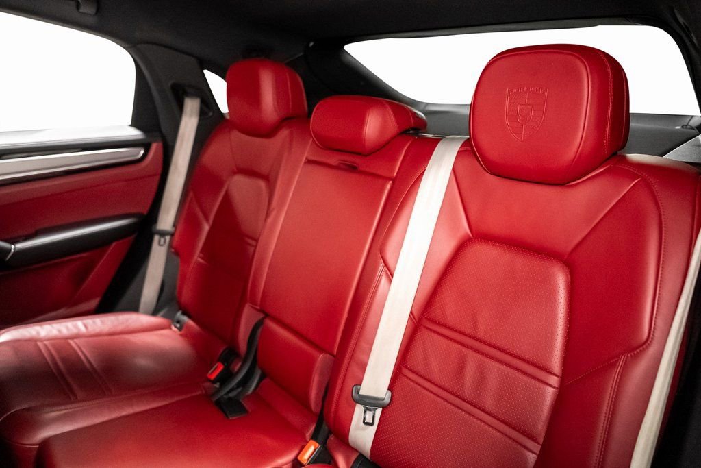 Used 2023 Porsche Cayenne Platinum Edition image 36