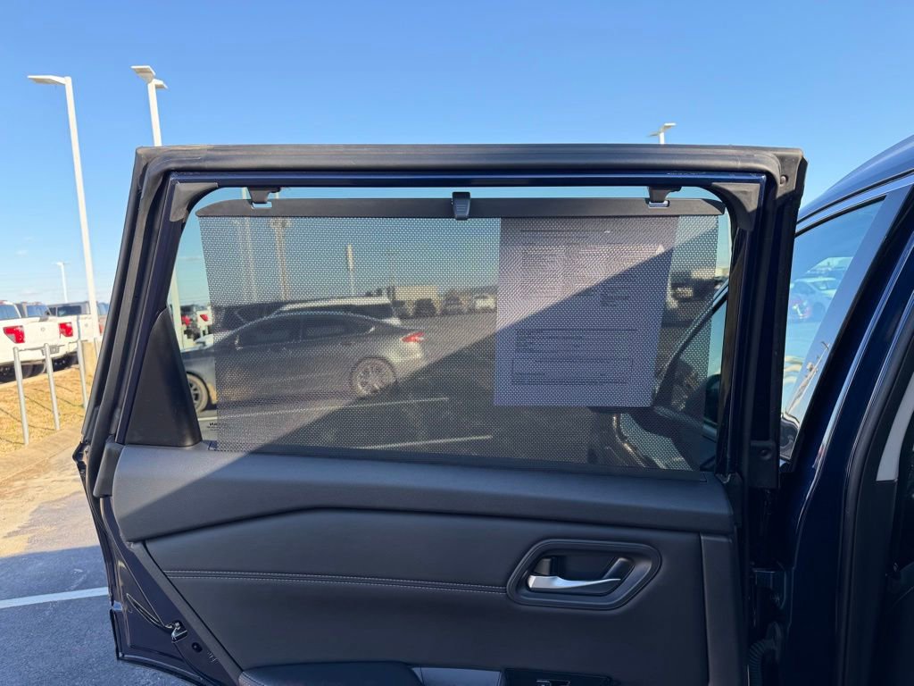 Used 2024 Nissan Rogue SL w/ SL Premium Package image 18