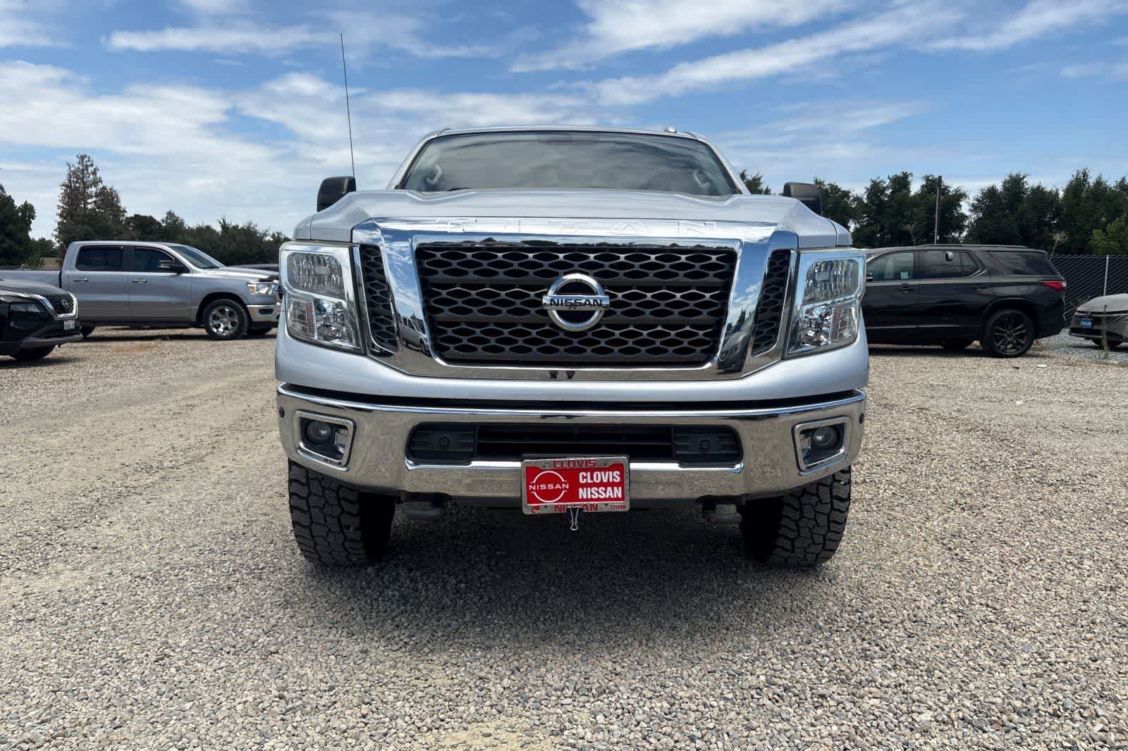 Used 2017 Nissan Titan SV AWD/4WD image 11