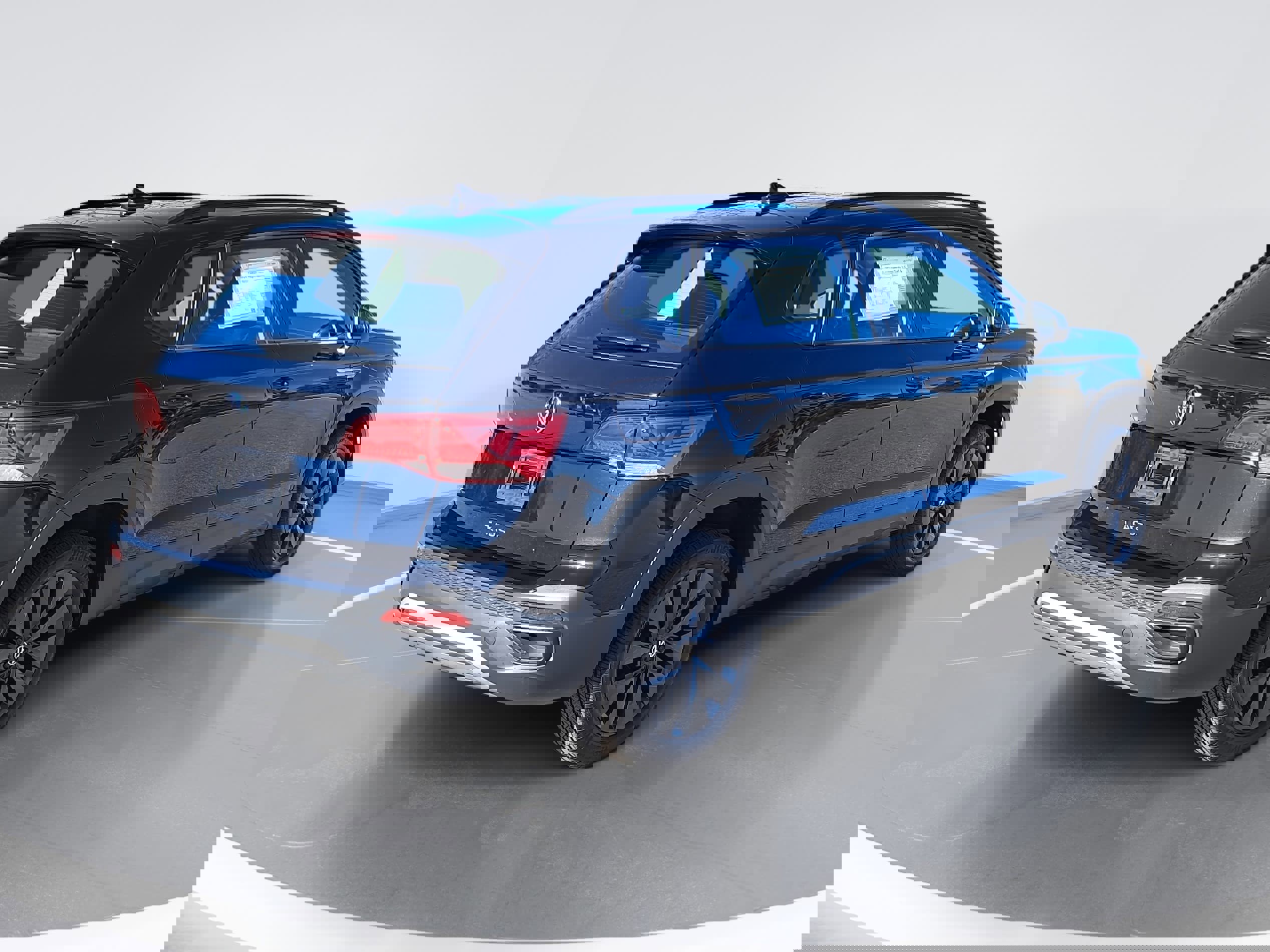 Certified 2024 Volkswagen Taos S w/ MDO Package image 3