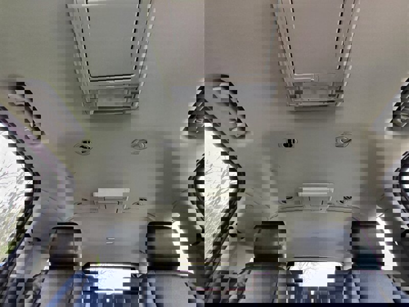 Used 2011 Cadillac Escalade ESV Luxury AWD/4WD image 23