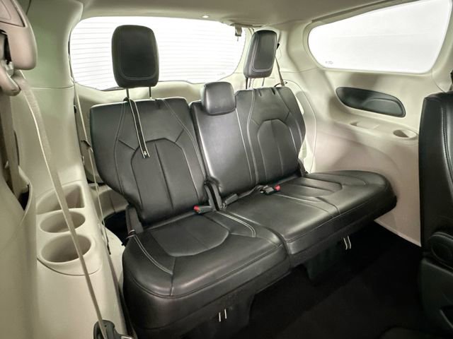 Used 2024 Chrysler Pacifica Touring-L image 27