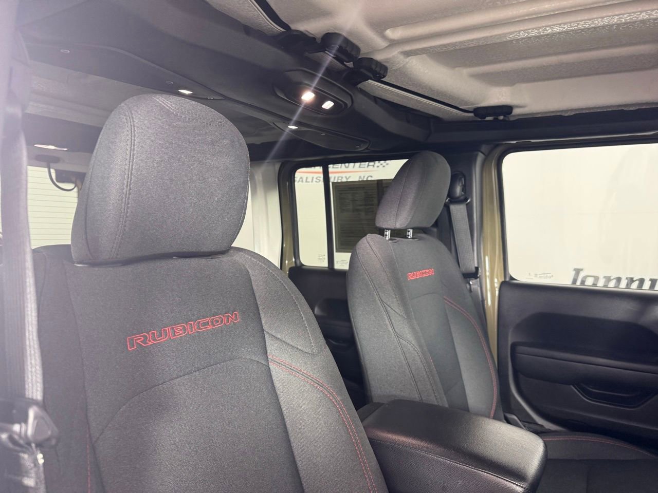 Used 2025 Jeep Wrangler Unlimited Rubicon image 32