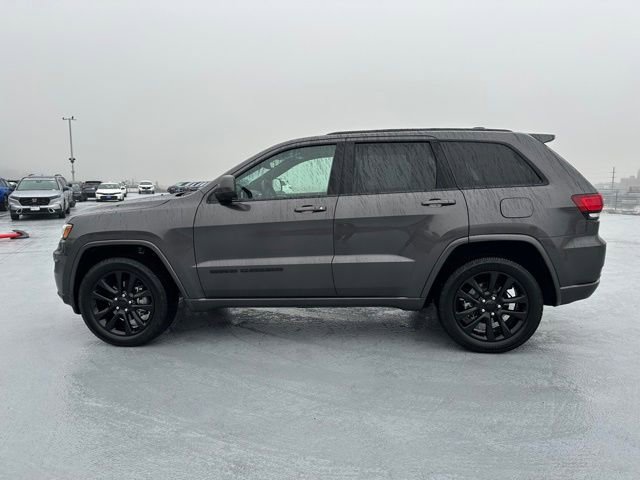 Used 2020 Jeep Grand Cherokee Altitude image 6