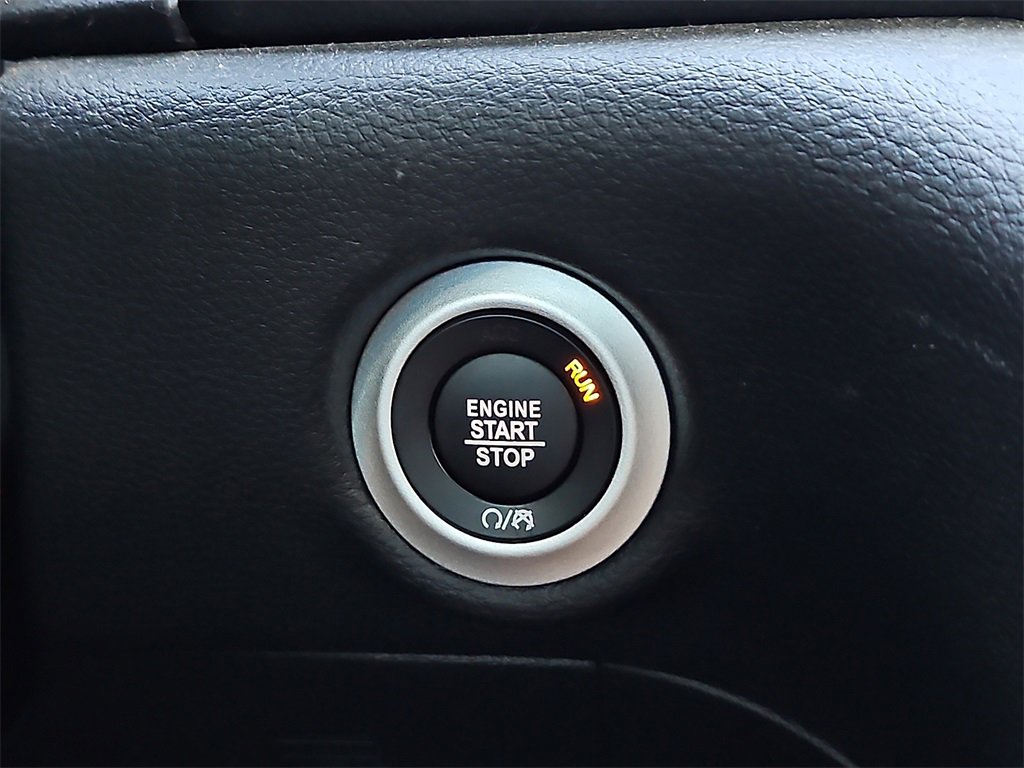 Used 2024 Chrysler Pacifica Limited w/ S Appearance Package image 25