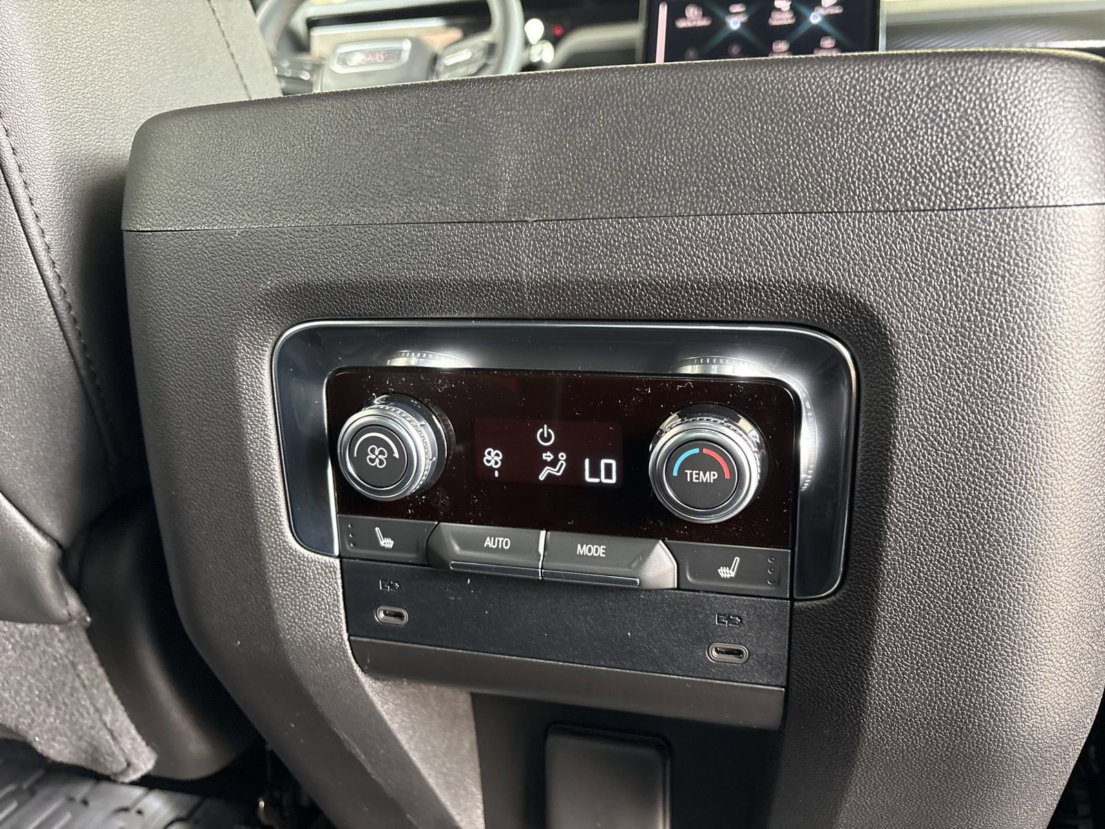 New 2026 GMC Yukon AT4 w/ LPO, Floor Liner Package image 24