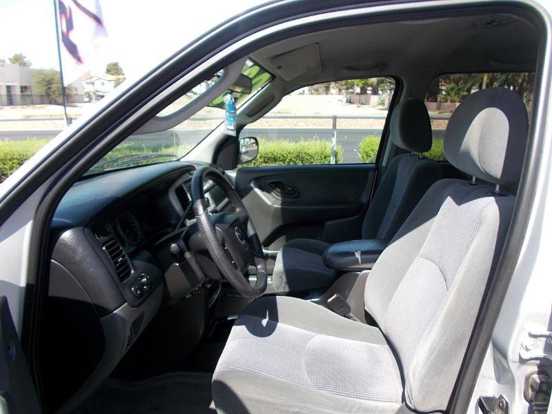 Used 2003 MAZDA Tribute LX image 17