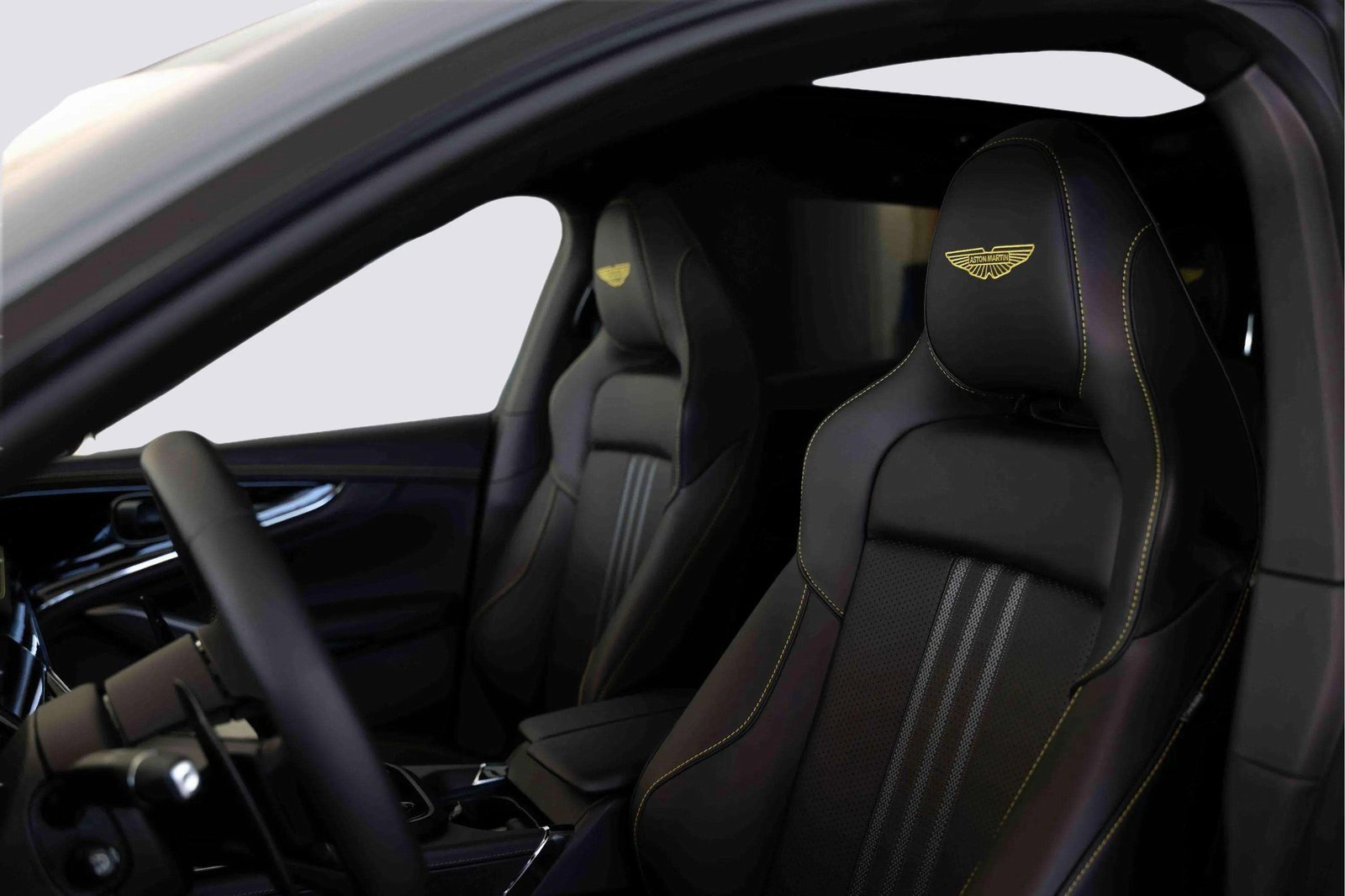 New 2025 Aston Martin DBX 707 image 15