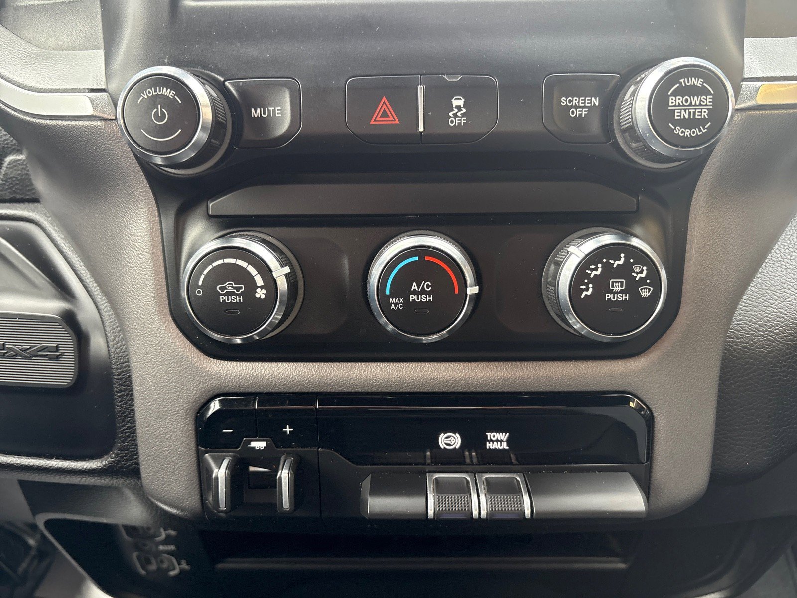 Used 2024 RAM 3500 Big Horn image 21