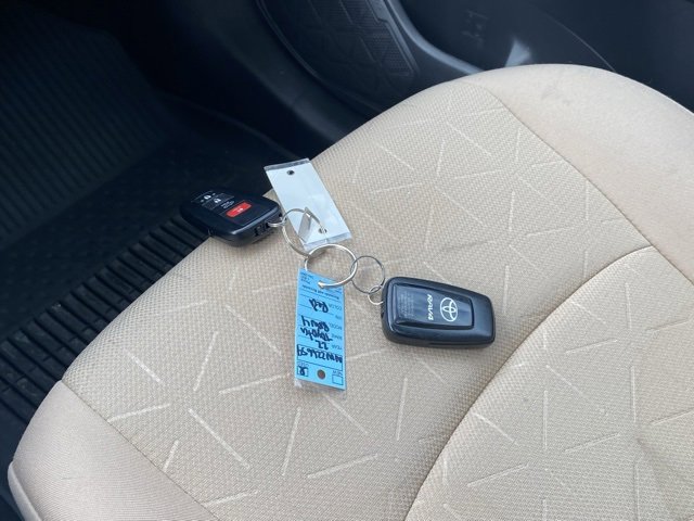 Used 2022 Toyota RAV4 XLE image 30