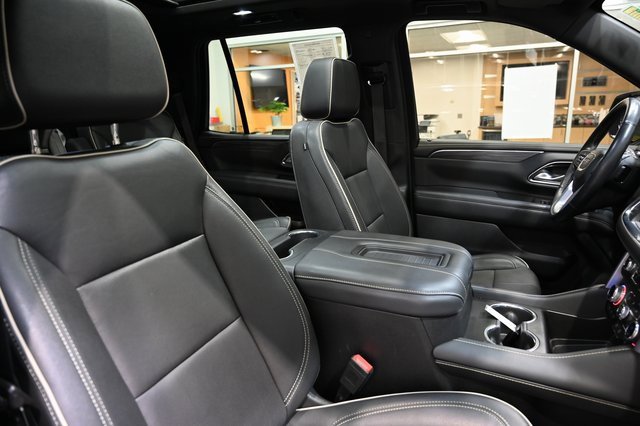 Used 2022 GMC Yukon SLT w/ SLT Premium Package image 8