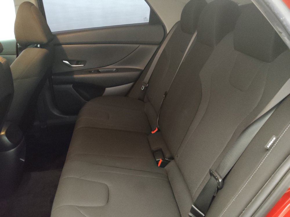 Used 2024 Hyundai Elantra SE FWD image 18