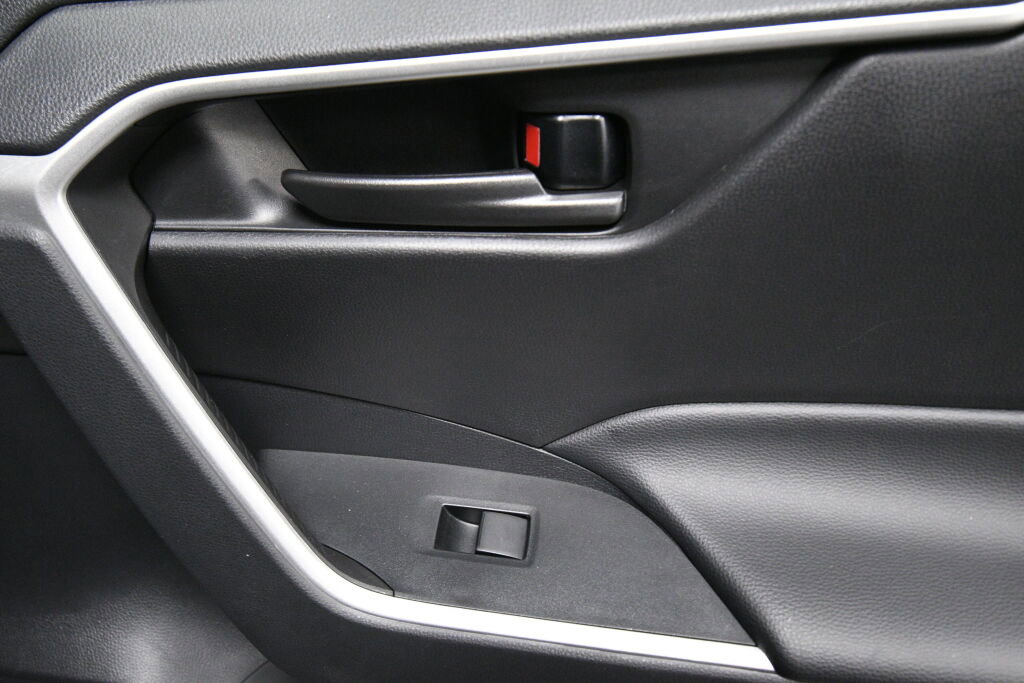 Certified 2023 Toyota RAV4 LE image 23