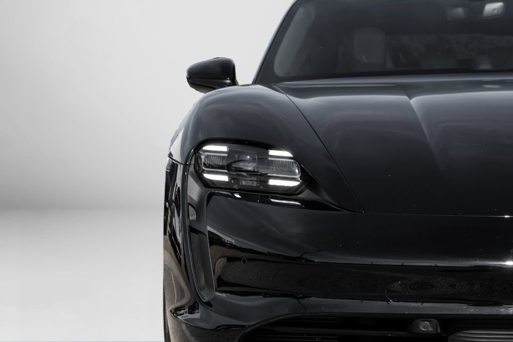 Used 2022 Porsche Taycan image 48