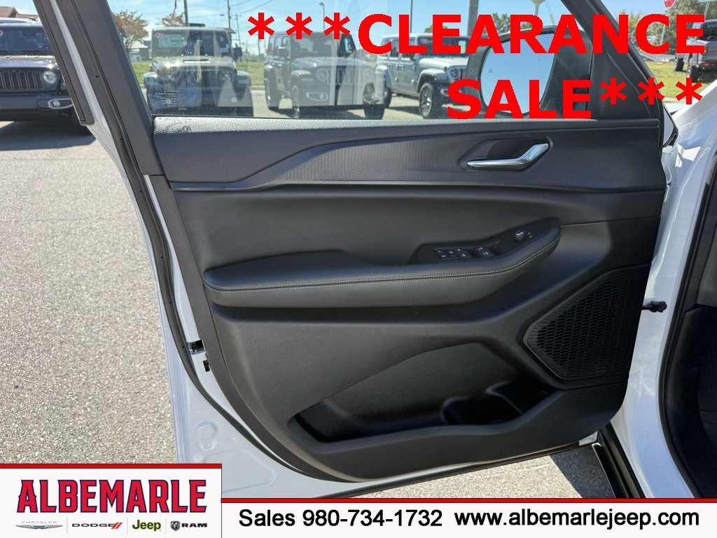 Used 2024 Jeep Grand Cherokee L Laredo w/ Luxury Tech Group I image 13