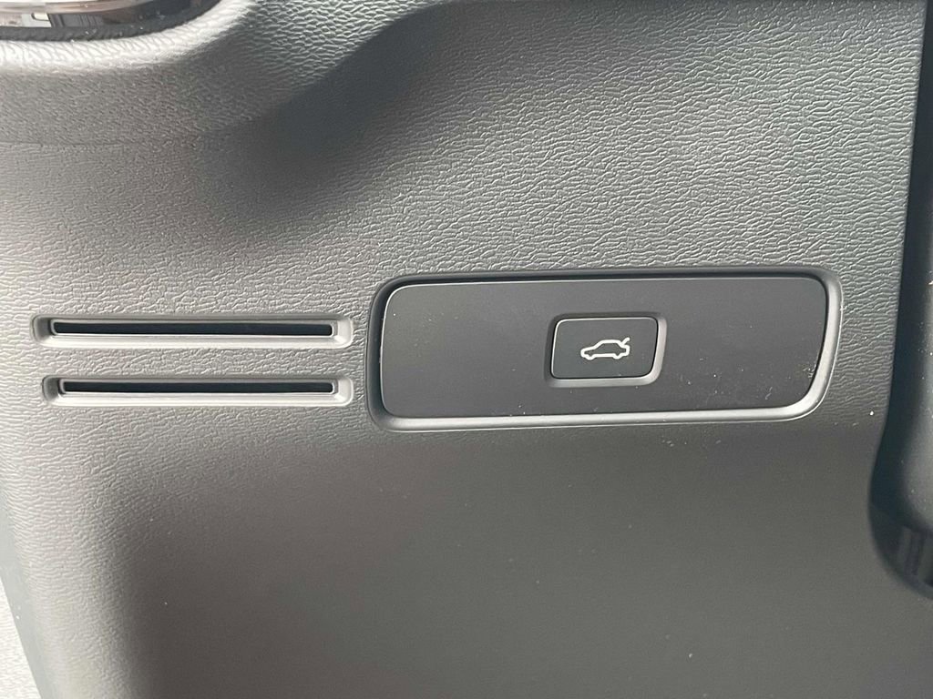 New 2026 Volvo XC40 B4 Plus w/ Protection Package Premier FWD image 12