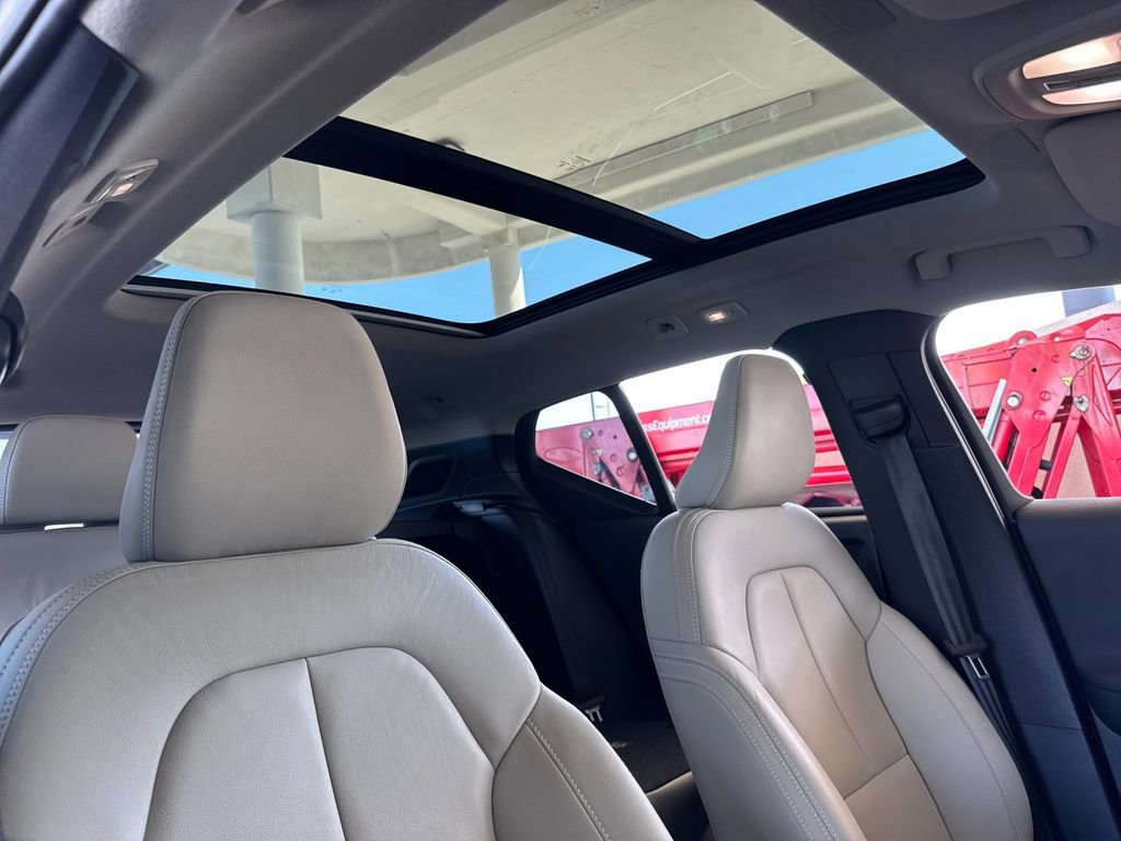 Certified 2024 Volvo XC40 B5 Plus image 16