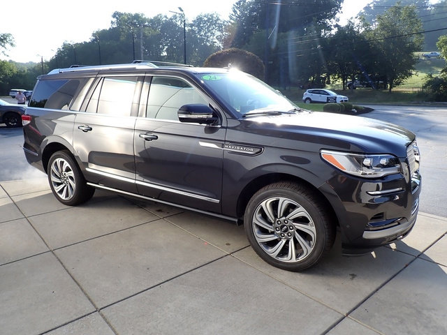 Certified 2024 Lincoln Navigator L Reserve image 7