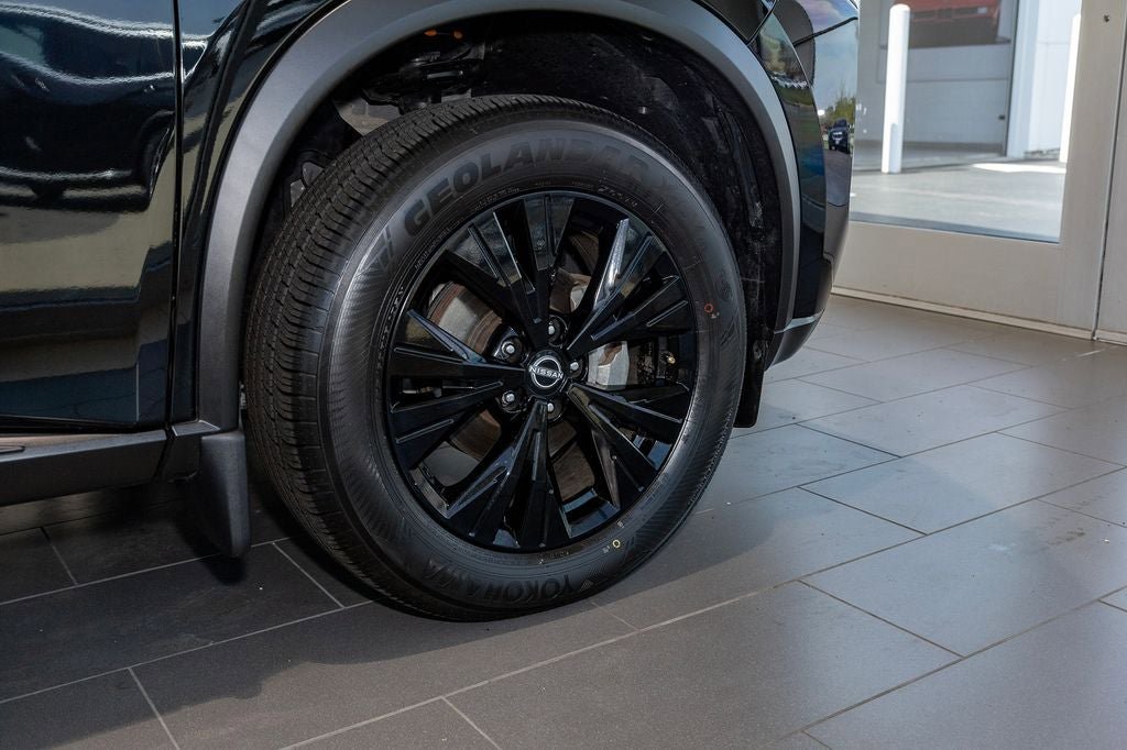 Used 2023 Nissan Rogue SV w/ SV Premium B Package image 4