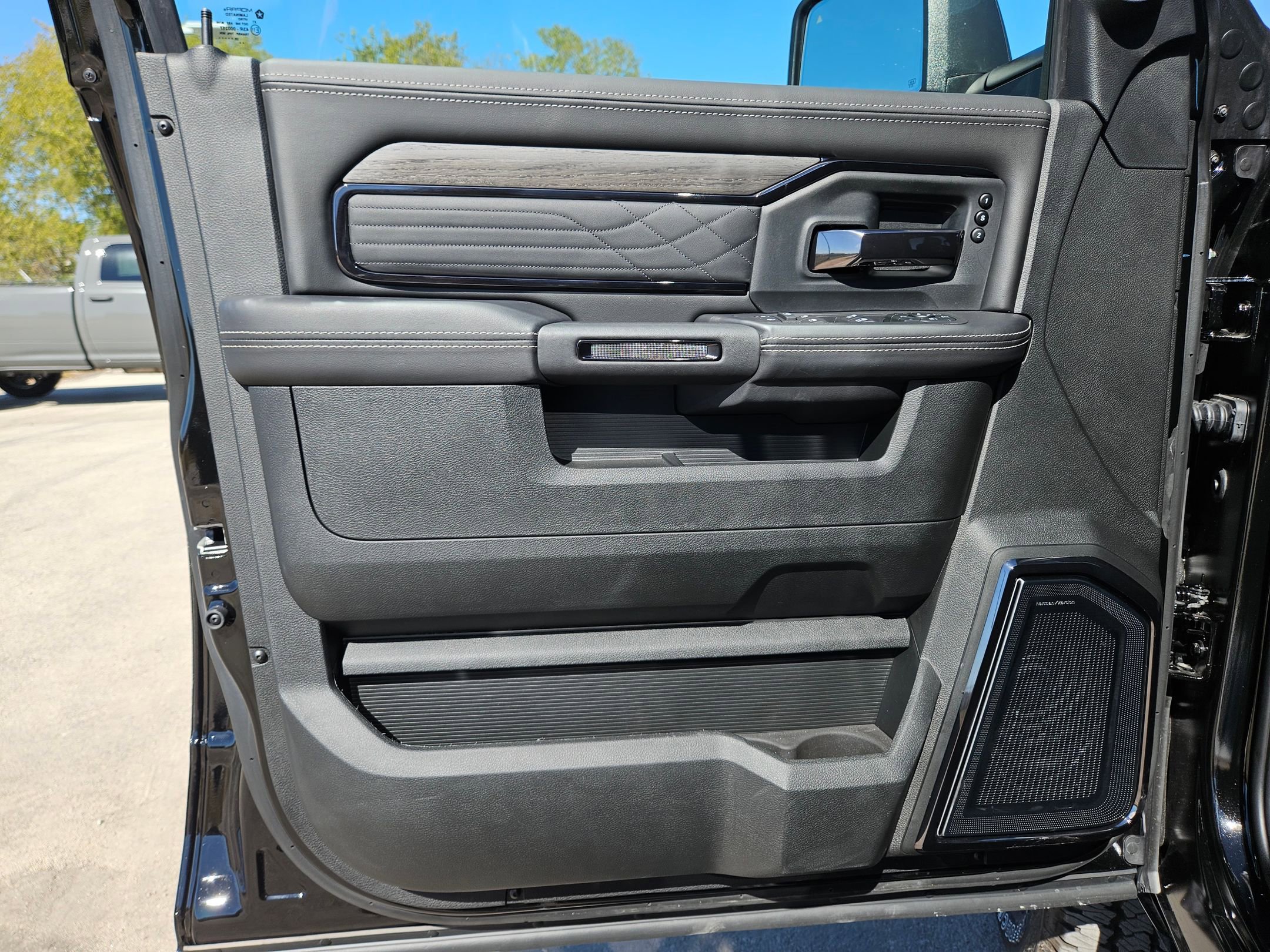 New 2026 RAM 2500 Limited AWD/4WD image 11