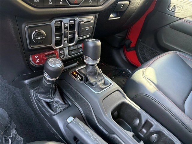 Used 2025 Jeep Wrangler Unlimited Rubicon AWD/4WD image 21