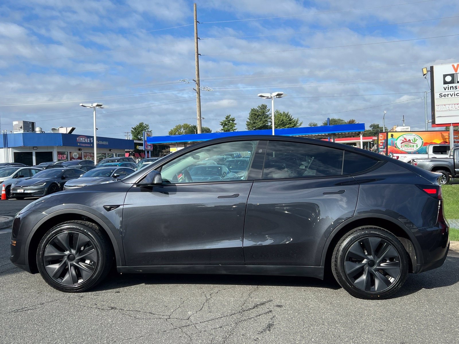 Used 2024 Tesla Model Y Long Range AWD/4WD image 24