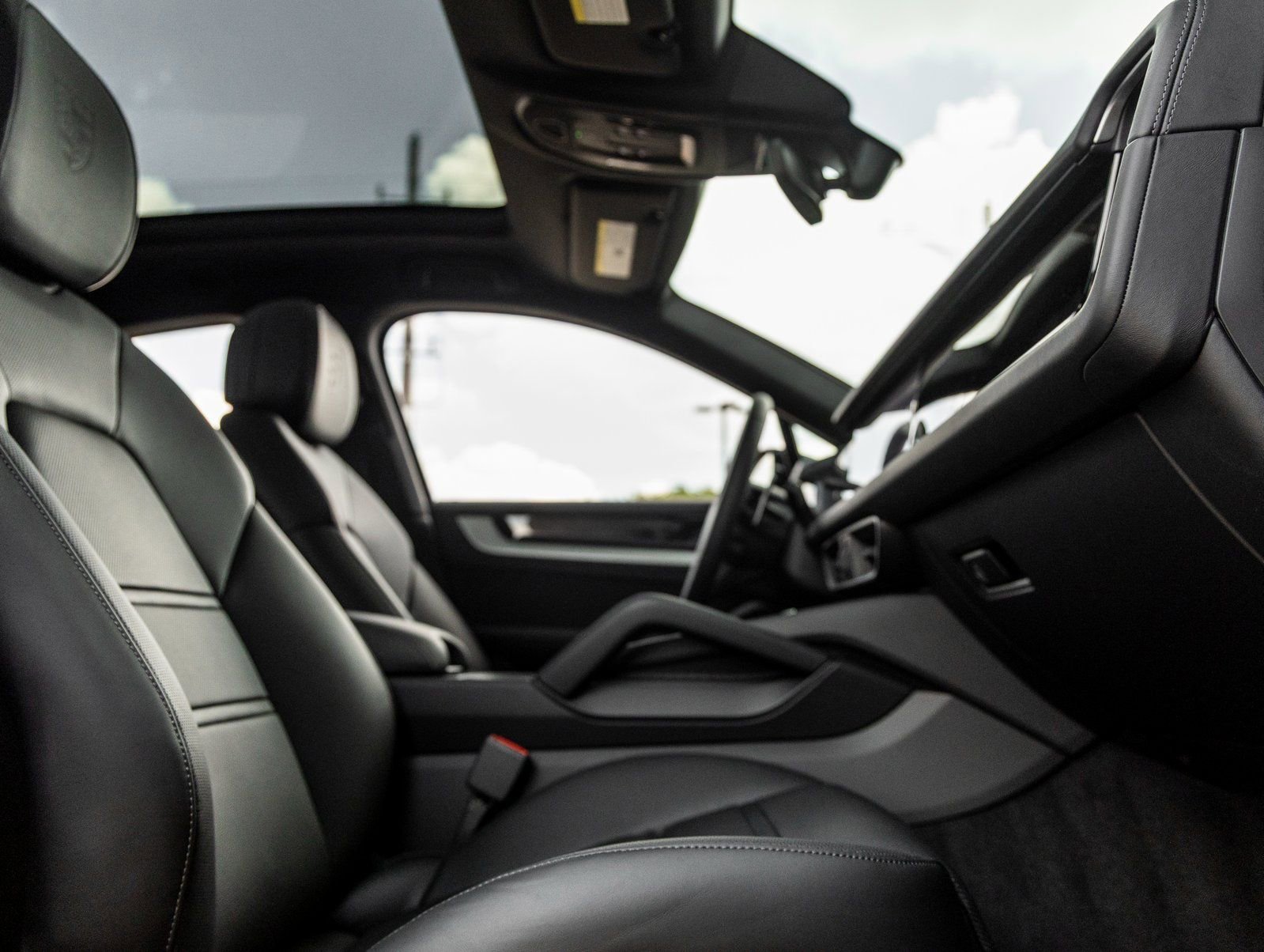 Used 2026 Porsche Cayenne Coupe image 42