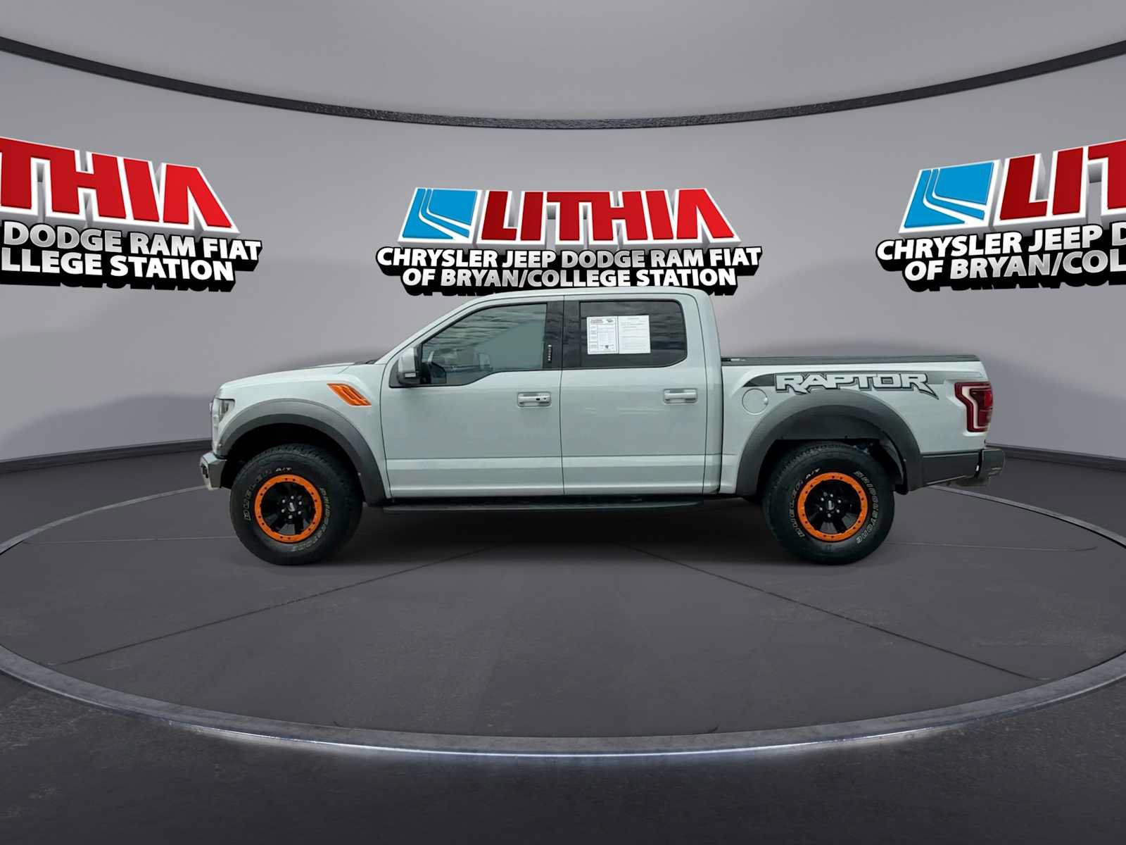 Used 2017 Ford F150 Raptor w/ Equipment Group 802A Luxury AWD/4WD image 5
