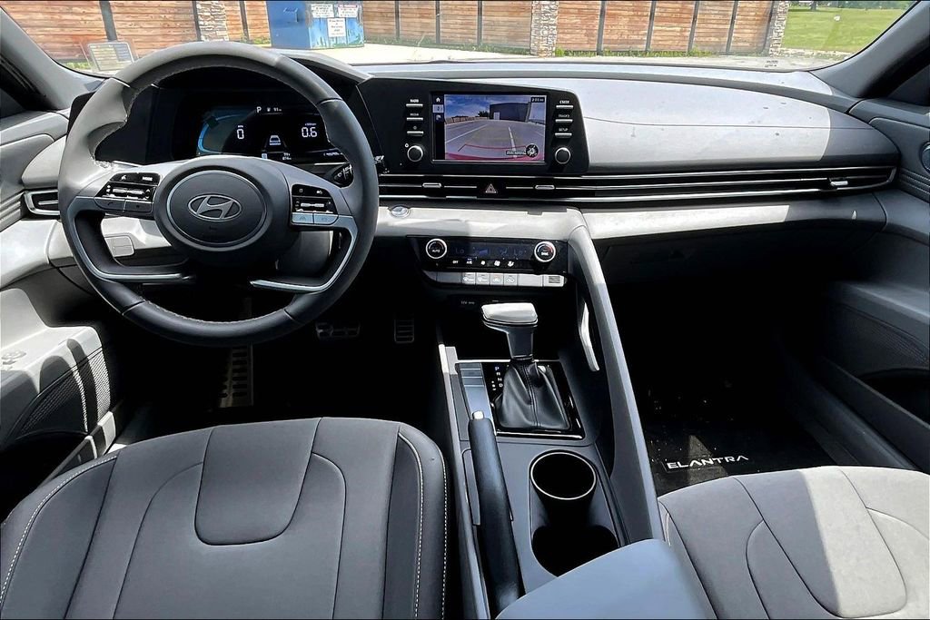 Used 2025 Hyundai Elantra Sport FWD image 13