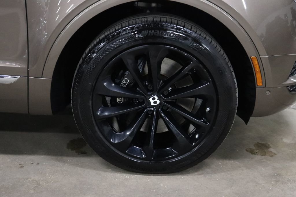 Used 2017 Bentley Bentayga image 31
