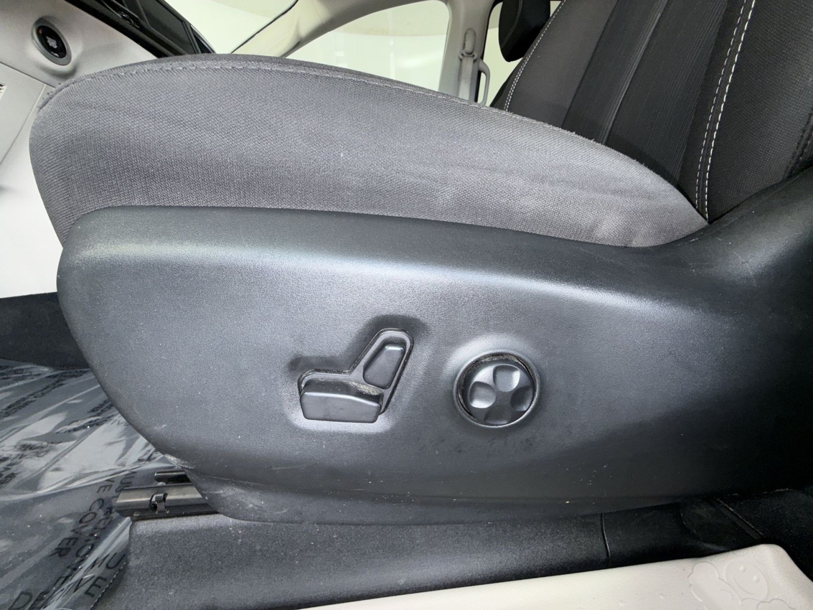 Used 2024 Chrysler Voyager LX FWD image 14