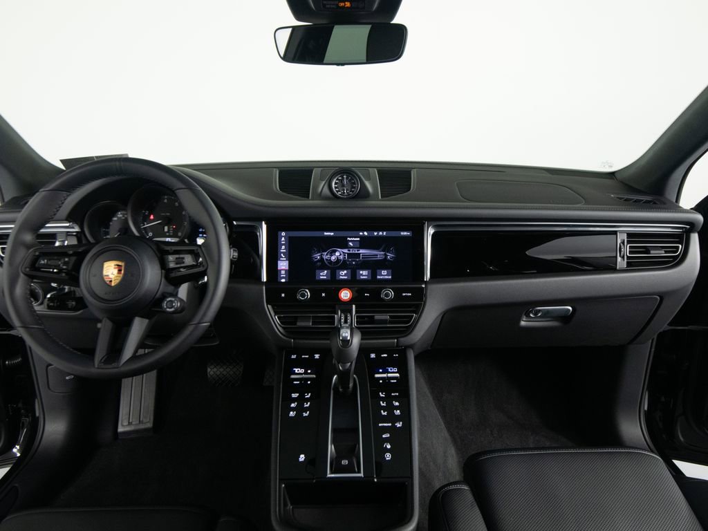 Certified 2026 Porsche Macan AWD/4WD image 32