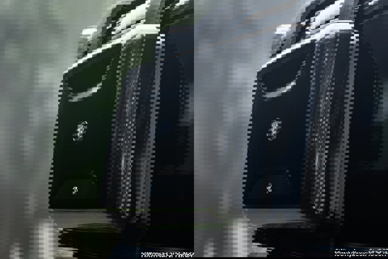 Used 2024 Land Rover Defender 90 V8 image 8