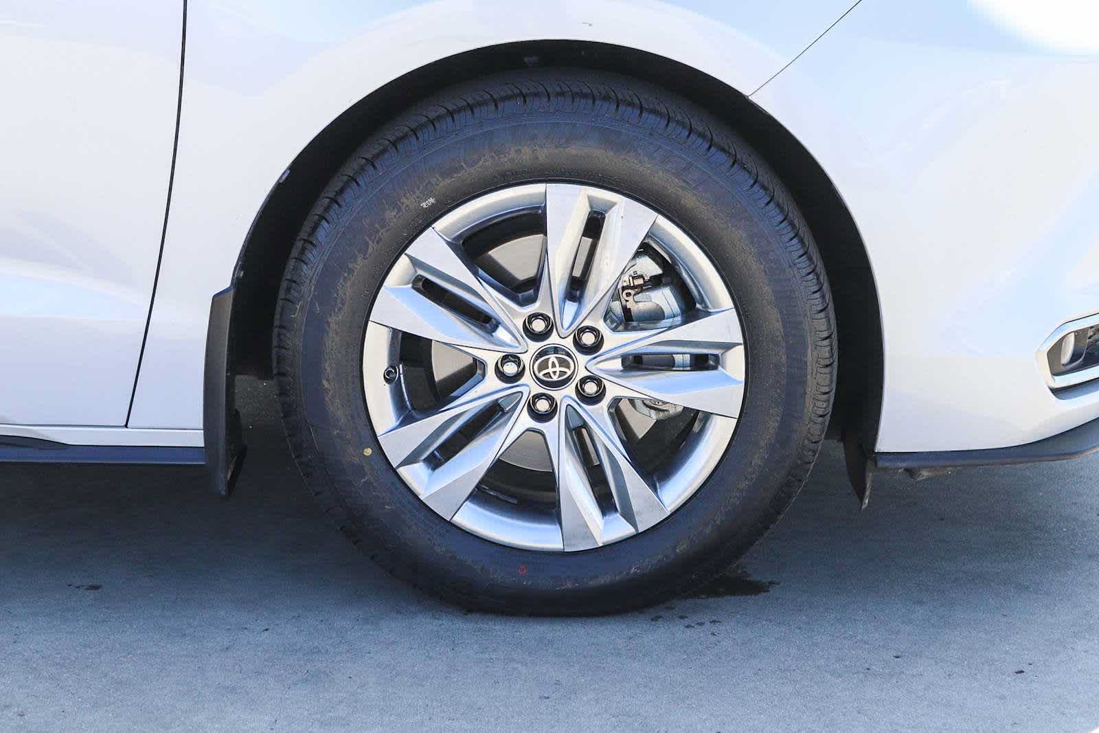 Used 2023 Toyota Sienna Limited AWD/4WD image 9