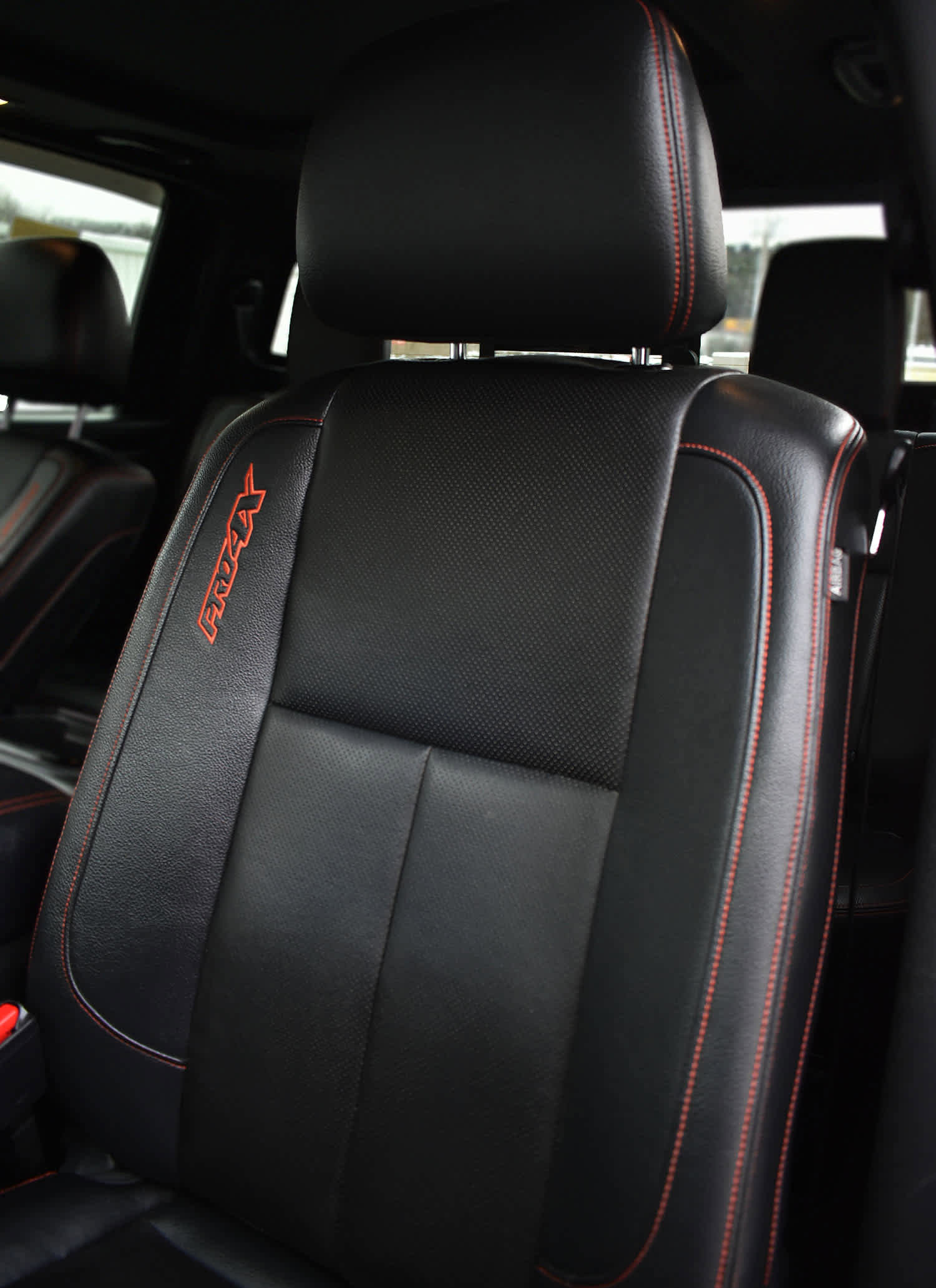 Used 2021 Nissan Titan PRO-4X w/ Pro-4x Convenience Package image 11