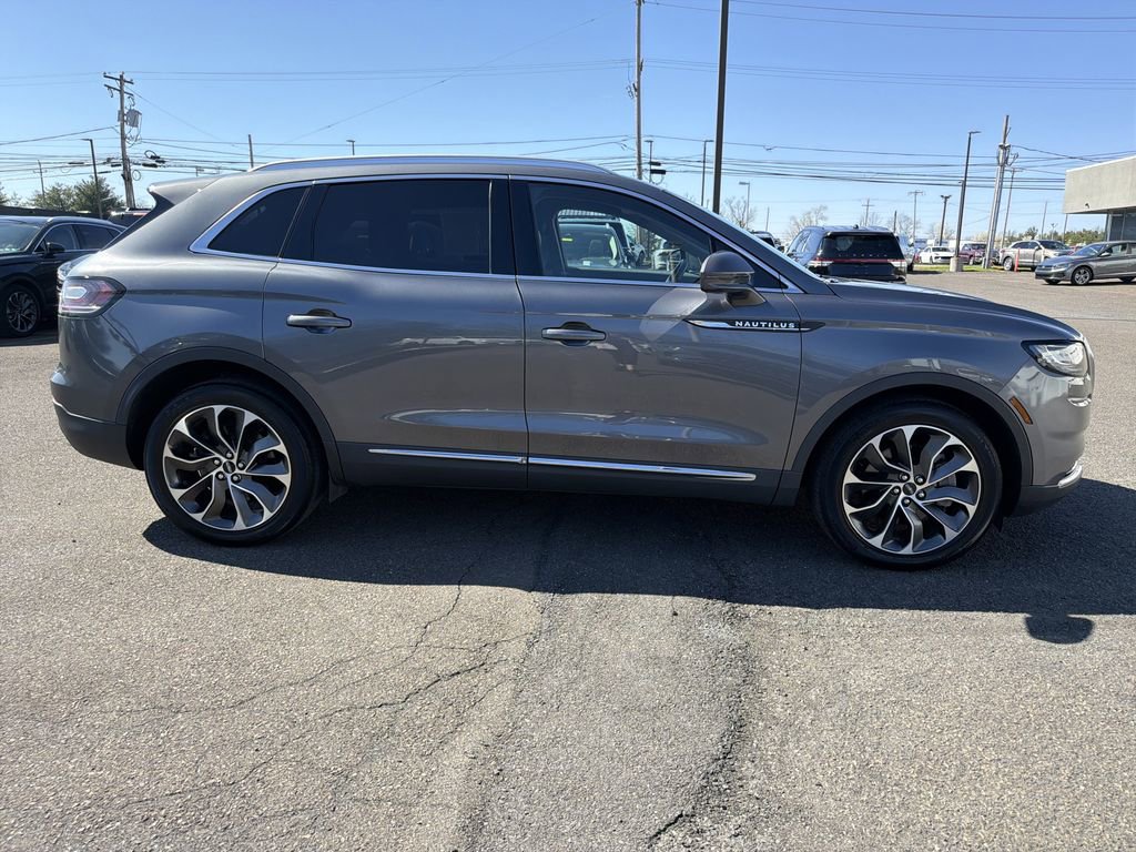 Used 2022 Lincoln Nautilus Reserve w/ Cargo Utility Package AWD/4WD image 6
