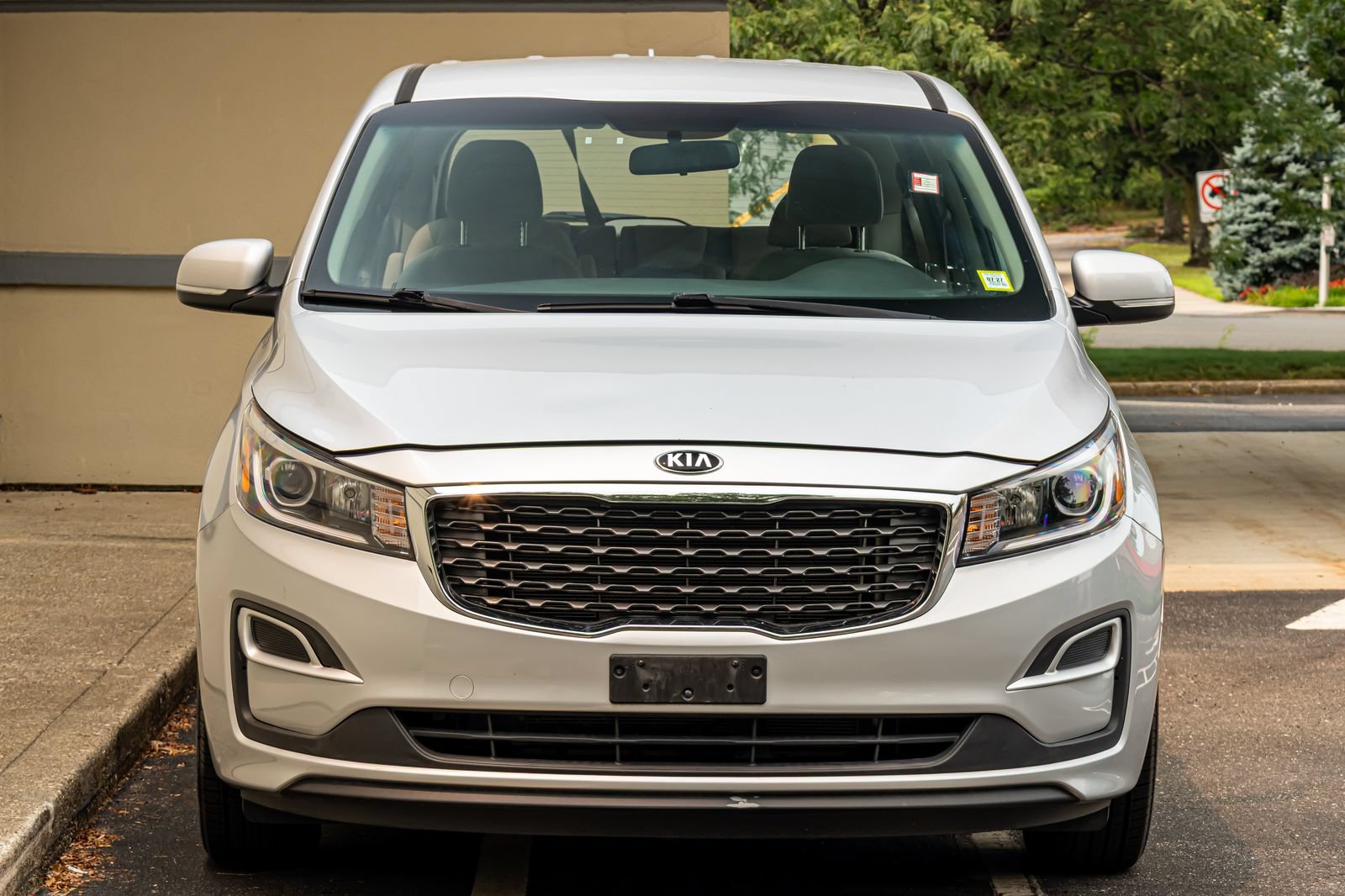Used 2019 Kia Sedona L FWD image 9